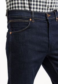 Wrangler - WRANGLER GREENSBORO MĘSKIE SPODNIE JEANSOWE JEANSY DŻINSY RINSE BLUE W15QSQX36