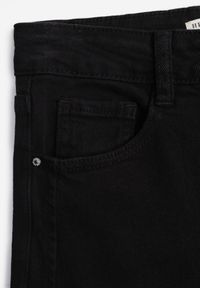 Born2be - Czarne Jeansy Szerokie Murisana. Okazja: na co dzień. Kolor: czarny. Styl: casual, elegancki #5