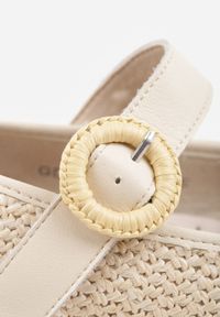 Renee - Beżowe Skórzane Półbuty Mary Jane w Stylu Chunky Zdobione Plecionką Morxina. Zapięcie: klamry. Kolor: beżowy. Materiał: skóra. Szerokość cholewki: normalna. Wzór: aplikacja. Styl: retro #3