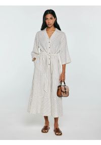 Big-Star - Sukienka damska midi koszulowa w prążek perłowa Kemesi 103. Okazja: na co dzień, do pracy. Typ kołnierza: kołnierzyk klasyczny. Kolor: kremowy. Wzór: prążki. Typ sukienki: koszulowe. Materiał: tkanina, len. Długość rękawa: krótki rękaw. Sezon: lato. Styl: casual, klasyczny, elegancki. Długość: midi #1
