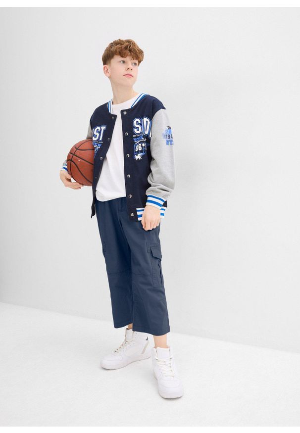 bonprix - Spodnie chłopięce 3/4 o luźnym kroju z czystej bawełny. Kolor: niebieski. Materiał: bawełna