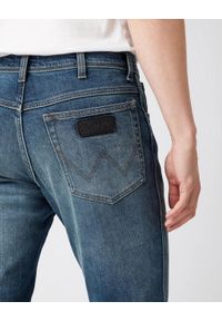 Wrangler - MĘSKIE SPODNIE JEANSOWE WRANGLER TEXAS TAPER SMOOTH DUST W12T2837J 112141163