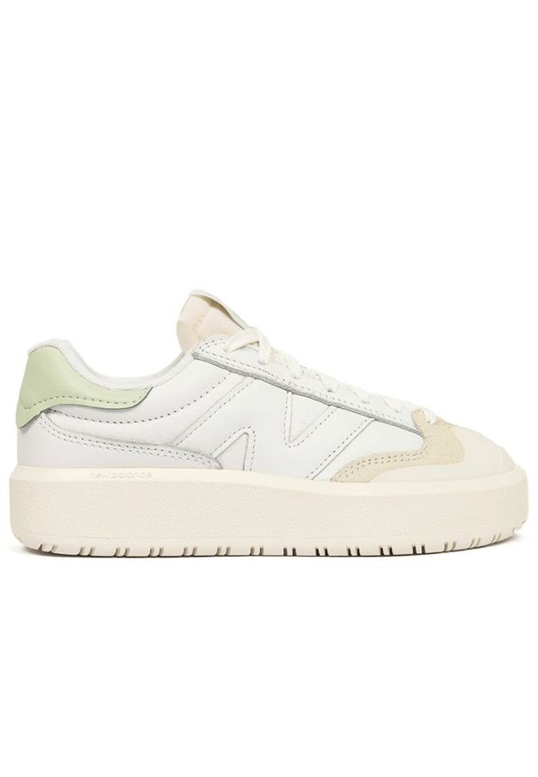 Buty New Balance CT302SG - białe. Okazja: na co dzień. Kolor: biały. Materiał: zamsz, materiał, skóra, guma. Szerokość cholewki: normalna