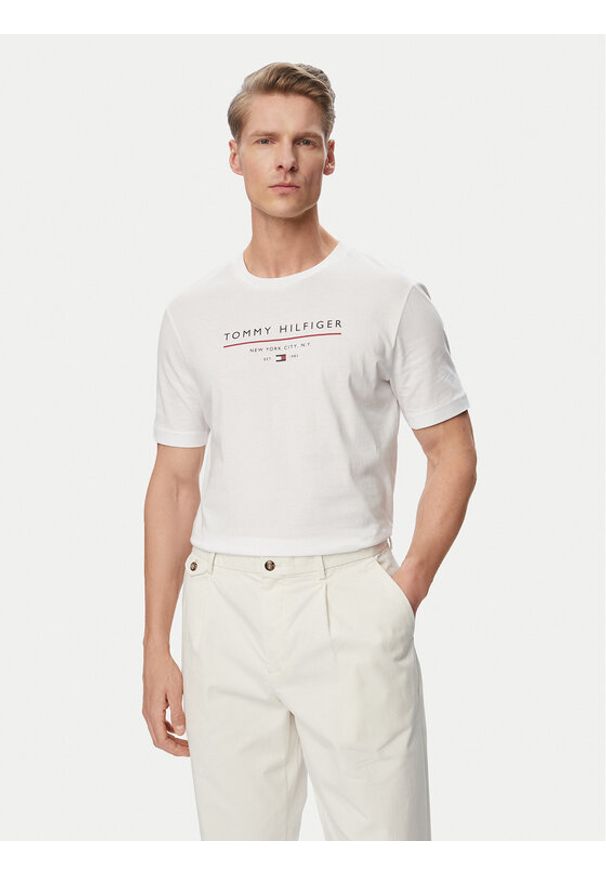 TOMMY HILFIGER - Tommy Hilfiger T-Shirt Brand Love MW0MW44359 Biały Regular Fit. Kolor: biały. Materiał: bawełna