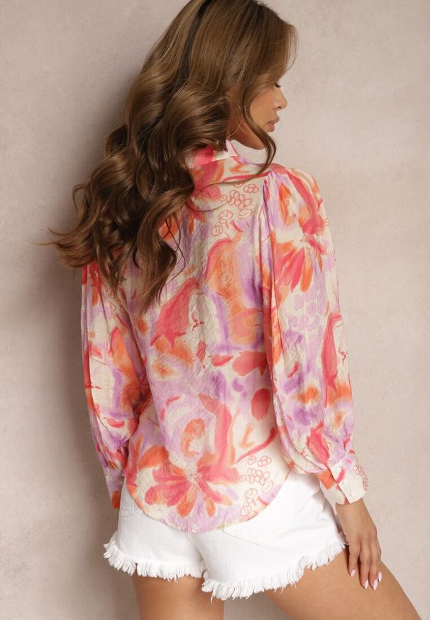 Renee - Różowo-Beżowa Koszula z Długim Rękawem i Guzikami z Kołnierzem i Szerokimi Mankietami Fiacora. Okazja: na imprezę, na spotkanie biznesowe. Kolor: różowy. Materiał: wiskoza. Długość rękawa: długi rękaw. Długość: długie. Sezon: wiosna. Styl: biznesowy, elegancki, klasyczny