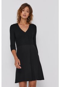 Pennyblack Sukienka kolor czarny mini rozkloszowana. Kolor: czarny. Materiał: tkanina, materiał, dzianina. Wzór: gładki. Typ sukienki: rozkloszowane. Długość: mini #3