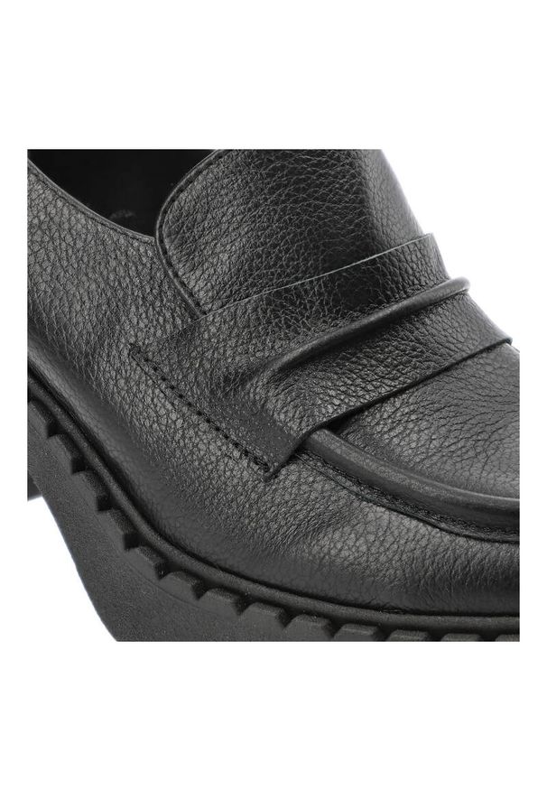 Czarne Półbuty Armodo Modne Buty Damskie. Okazja: na spotkanie biznesowe. Zapięcie: pasek. Kolor: czarny. Materiał: nubuk. Obcas: na obcasie. Styl: biznesowy, elegancki, klasyczny, wizytowy. Wysokość obcasa: średni