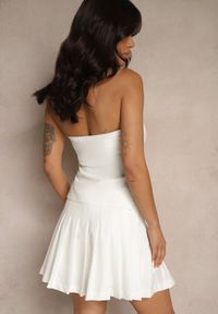 Renee - Biały Top Bandeau z Wiskozą z Ozdobnymi Rozcięciami Saliera. Okazja: na co dzień. Kolor: biały. Materiał: wiskoza. Wzór: aplikacja. Styl: casual
