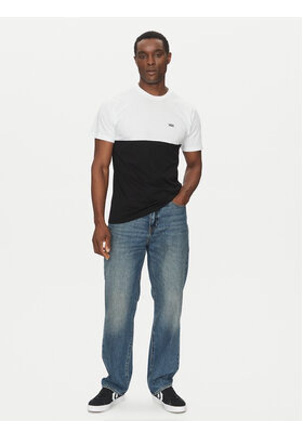 Vans T-Shirt Colorblock Tee VN0A3CZDY281 Czarny Classic Fit. Kolor: czarny. Materiał: bawełna