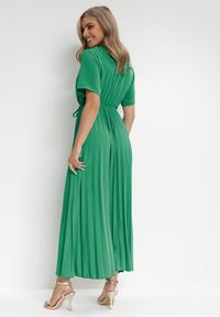 Born2be - Zielona Sukienka Plisowana Maxi z Wiązanym Paskiem Dianiza. Kolor: zielony. Materiał: materiał. Długość: maxi #2