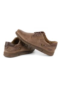 Polbut Buty męskie casual J55 brązowe. Okazja: na co dzień. Kolor: brązowy. Materiał: jeans, skóra. Sezon: jesień, wiosna. Styl: casual #7