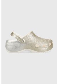 Crocs klapki Clssic Platform Ombre Glitter Clog damskie kolor złoty na platformie 207933. Nosek buta: okrągły. Kolor: złoty. Materiał: materiał. Obcas: na platformie #1