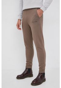 Samsoe & Samsoe - Samsoe Samsoe Spodnie bawełniane męskie kolor brązowy gładkie. Kolor: brązowy. Materiał: bawełna. Wzór: gładki