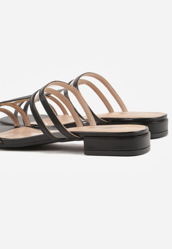 Renee - Czarne Klapki Ozdobione Geometrycznym Motywem Nysathei. Okazja: na co dzień. Kolor: czarny. Wzór: geometria, aplikacja. Sezon: lato. Styl: casual