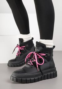 Renee - Czarne Śniegowce Vices na Platformie z Tłoczeniem Anorrise. Okazja: na spacer. Kolor: czarny. Materiał: jeans, puch. Sezon: zima. Obcas: na platformie. Styl: elegancki