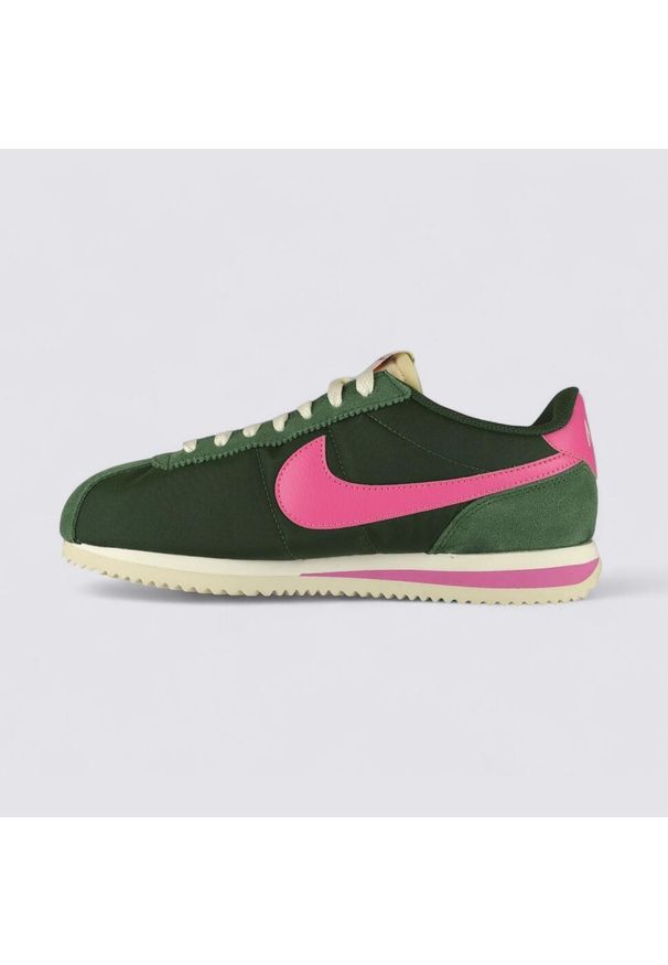 Buty lifestyle damskie Nike Cortez TXT HF9994-300. Kolor: zielony. Model: Nike Cortez. Sport: turystyka piesza