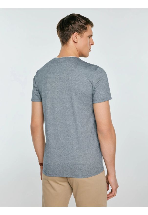 Big-Star - Koszulka męska w drobne paski granatowa Alanso 403. Okazja: na co dzień. Kolor: niebieski. Materiał: dzianina. Wzór: paski. Styl: casual, klasyczny