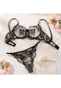 Intica - Komplet bielizny koronkowej z haftem na specjalne okazje Levica. Kolor: czarny. Materiał: koronka. Wzór: haft #1