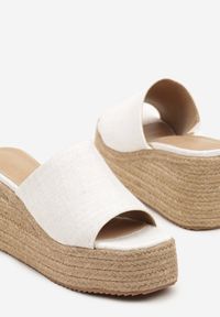 Born2be - Białe Klapki na Koturnie z Plecionki Idarina. Okazja: na co dzień, na spacer. Kolor: biały. Sezon: lato. Obcas: na koturnie. Styl: casual, elegancki, wizytowy #4