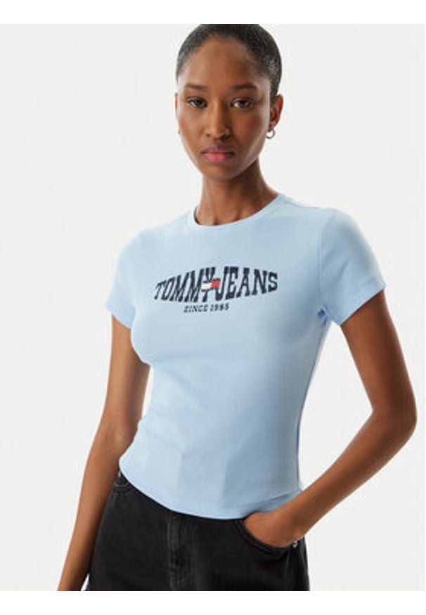Tommy Jeans T-Shirt Wavy Flag DW0DW22272 Niebieski jasny Slim Fit. Kolor: niebieski. Materiał: bawełna
