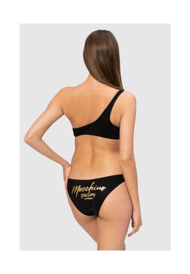 MOSCHINO Asymetryczna góra od bikini ze złotym logo. Kolor: czarny. Wzór: nadruk