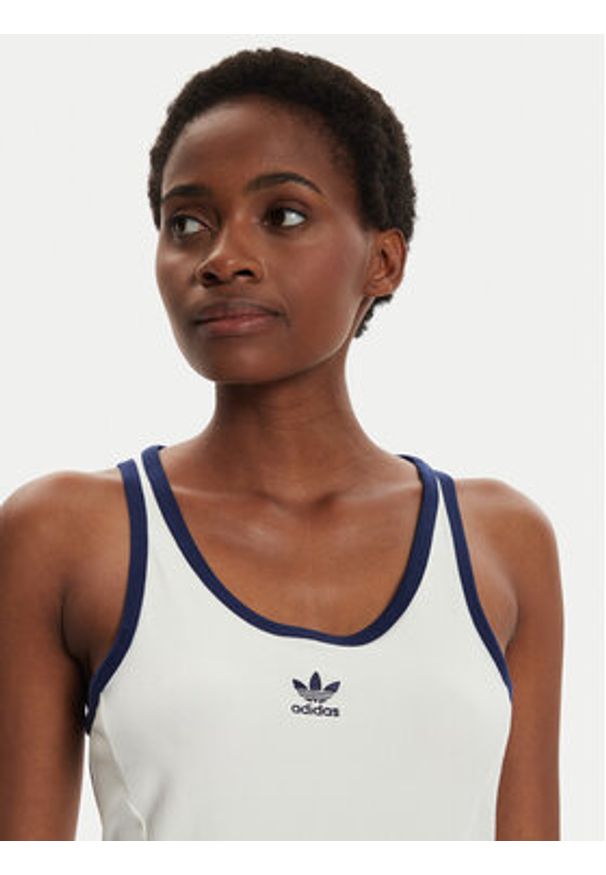 Adidas - adidas Sukienka codzienna IR7468 Biały Slim Fit. Okazja: na co dzień. Kolor: biały. Materiał: bawełna. Typ sukienki: proste. Styl: casual