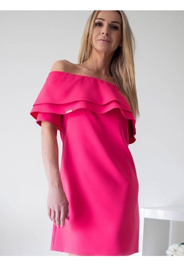 Sukienka Model Sandra Coral - Jersa. Materiał: elastan. Długość rękawa: krótki rękaw