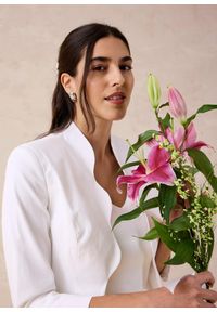 bonprix - Bolerko z delikatnej bawełny. Kolor: biały. Materiał: bawełna. Styl: elegancki #3