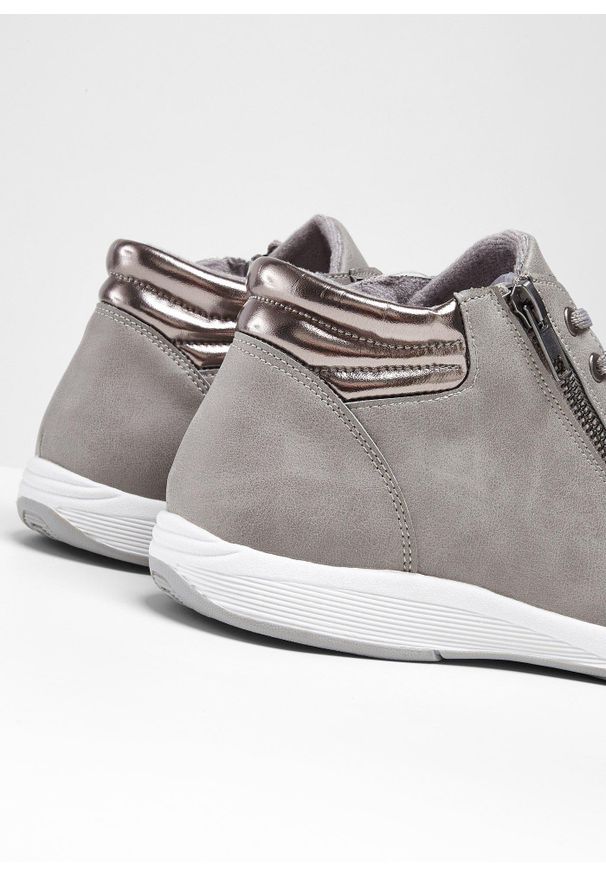 bonprix - Wysokie sneakersy z zamkiem. Okazja: na co dzień. Zapięcie: zamek. Kolor: szary