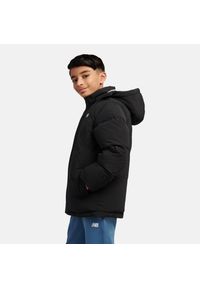 Kurtka dziecięca New Balance LAKB0287BK – czarna. Kolor: niebieski. Materiał: bawełna, poliester, materiał, nylon. Wzór: aplikacja. Sezon: zima #2