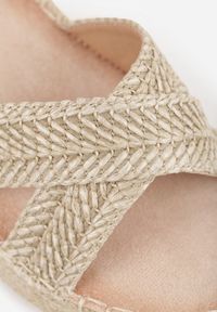 Renee - Jasnobeżowe Sandały z Plecionki w Stylu Boho VICES z Paskami w Kształcie X Nahmala. Okazja: na co dzień. Zapięcie: pasek. Kolor: beżowy. Wzór: aplikacja, paski. Sezon: lato. Styl: boho #4