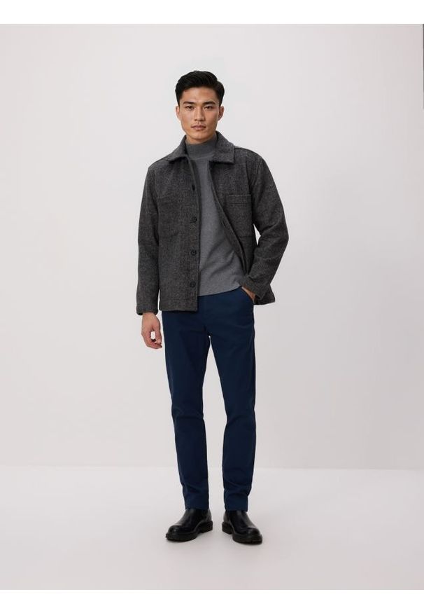 Reserved - Spodnie chino slim - granatowy. Kolor: niebieski. Materiał: tkanina, bawełna