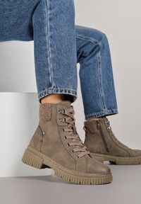 Born2be - Ciemnobeżowe Sznurowane Trapery z Futerkiem Typu Baranek Raquella. Zapięcie: sznurówki. Kolor: beżowy. Materiał: futro. Wzór: aplikacja. Styl: elegancki, sportowy #4