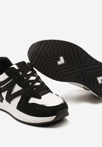 Born2be - Czarno-Białe Sznurowane Sneakersy na Płaskiej Podeszwie z Metalicznym Wykończeniem Vivamarie. Nosek buta: okrągły. Zapięcie: sznurówki. Kolor: czarny. Obcas: na płaskiej podeszwie. Wysokość obcasa: niski #5