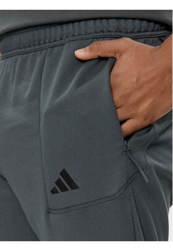 Adidas - adidas Spodnie dresowe Pump Workout IT4311 Zielony Regular Fit. Kolor: zielony. Materiał: bawełna
