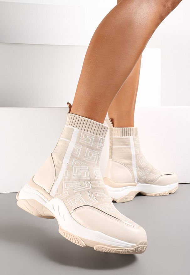 Born2be - Beżowe Sneakersy na Płaskiej Grubej Podeszwie ze Skarpetkową Cholewką Sonvala. Wysokość cholewki: za kostkę. Kolor: beżowy. Materiał: materiał. Szerokość cholewki: normalna. Obcas: na płaskiej podeszwie