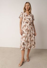 Born2be - Beżowo-Pomarańczowa Kopertowa Sukienka w Kwiaty z Wiązanym Paskiem i Brokatem Hilingea. Okazja: na imprezę, do pracy, na co dzień. Kolor: pomarańczowy. Wzór: kwiaty. Typ sukienki: kopertowe. Styl: casual, elegancki. Długość: midi #4