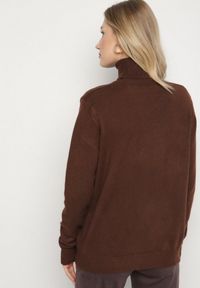 Born2be - Brązowy Casualowy Golf z Wełną o Prostym Kroju Reiselia. Okazja: na co dzień. Typ kołnierza: golf. Kolor: brązowy. Materiał: wełna. Styl: casual #7