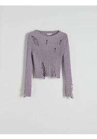 Reserved - Metalizowany sweter z rozdarciami - lawendowy. Kolor: fioletowy. Materiał: dzianina, bawełna