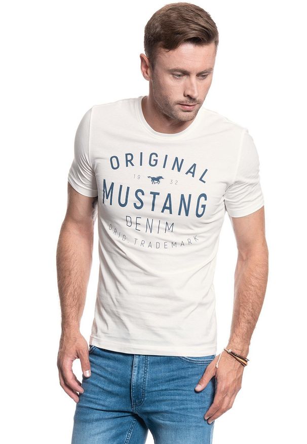 Mustang - MUSTANG TSHIRT Alex C Print CLOUD DANCER 1010716 2020. Kolor: biały. Wzór: nadruk