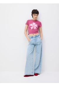 Reserved - T-shirt z kwiatowym nadrukiem - jasnofioletowy. Kolor: fioletowy. Materiał: dzianina. Wzór: nadruk, kwiaty #1