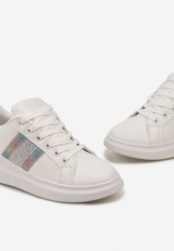 Renee - Białe Sneakersy z Metalicznymi Wstawkami i Cyrkoniami na Grubej Podeszwie Wirela. Kolor: biały