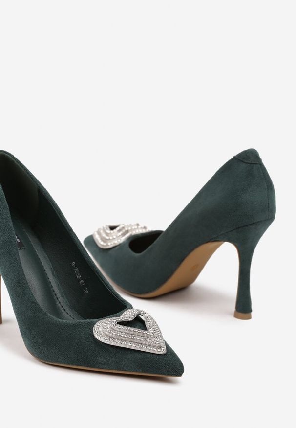 Born2be - Zielone Szpilki z Ozdobą z Cyrkonii Omerissa. Okazja: na imprezę, na co dzień. Kolor: zielony. Wzór: aplikacja. Obcas: na szpilce. Styl: elegancki, casual, klasyczny, wizytowy. Wysokość obcasa: średni