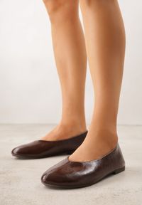 Born2be - Brązowe Minimalistyczne Balerinki z Okrągłym Noskiem Katara. Okazja: na co dzień, na spotkanie biznesowe, do pracy. Nosek buta: okrągły. Kolor: brązowy. Materiał: jeans. Wzór: gładki. Styl: casual, biznesowy, elegancki #5