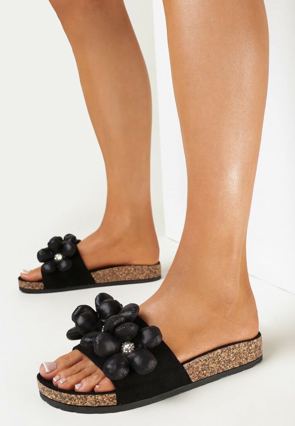 Born2be - Czarne Klapki na Korkowej Podeszwie z Ozdobnym Paskiem Persenitta. Kolor: czarny. Sezon: wiosna, lato