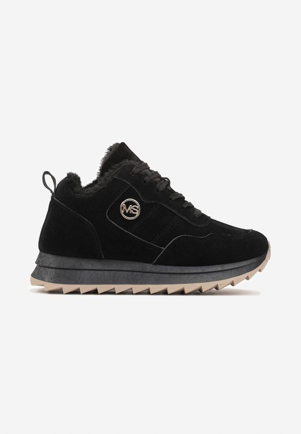 Born2be - Czarne Sneakersy na Platformie z Futerkiem Egiapia. Okazja: na co dzień. Nosek buta: okrągły. Kolor: czarny. Materiał: futro. Obcas: na platformie
