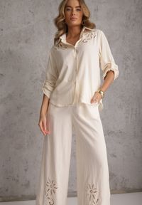 Renee - Beżowy Boho Komplet z Bawełną Koszula i Spodnie z Ażurowymi Zdobieniami Runesa. Kolor: beżowy. Materiał: bawełna. Wzór: ażurowy, aplikacja #1