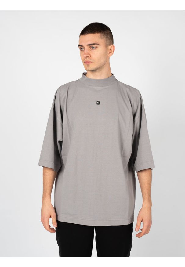 Yeezy Gap Engineered by Balenciaga - Yeezy Gap Engineered By Balenciaga T-Shirt "Logo" | 719614 TMVQ2 | Mężczyzna | Szary. Kolor: szary. Materiał: bawełna. Wzór: nadruk