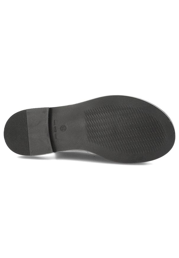 Czarne Sandały Karino Wygodne Obuwie Damskie Z Kokardą. Okazja: na co dzień. Zapięcie: klamry. Kolor: czarny. Materiał: skóra. Obcas: na płaskiej podeszwie. Styl: casual, elegancki, klasyczny