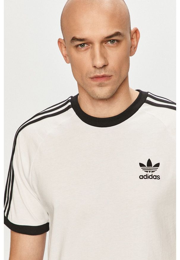 adidas Originals - T-shirt. Okazja: na co dzień. Kolor: biały. Materiał: dzianina. Wzór: gładki. Styl: casual